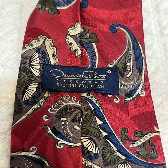 Oscar de la Renta Couture Collection Red Blue and Green Paisley Design Tie - Picture 3 of 5